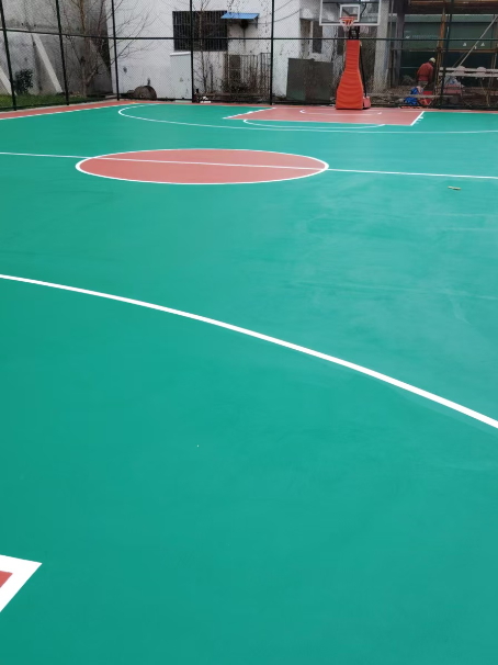 阳明 球场长期使用易出现地面开裂